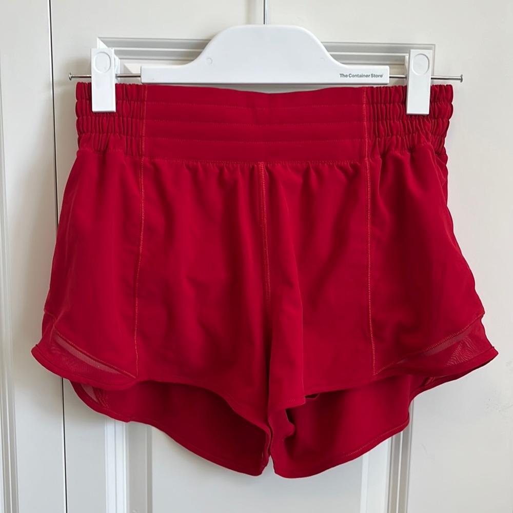Red Lululemon hotty hot shorts 2.5”